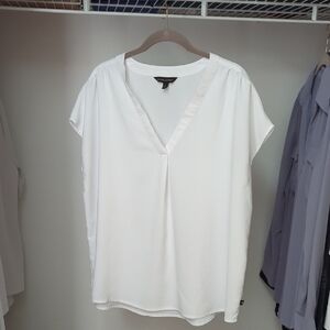 Banana Republic White V-Neck Blouse Size XL